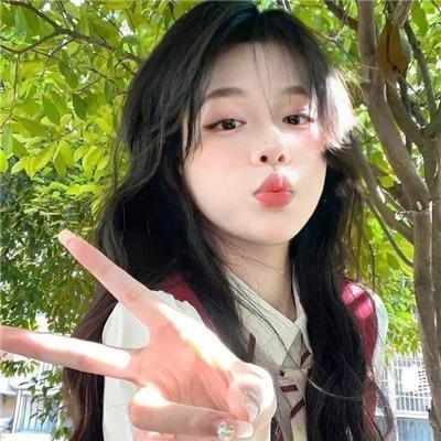 带剑女孩